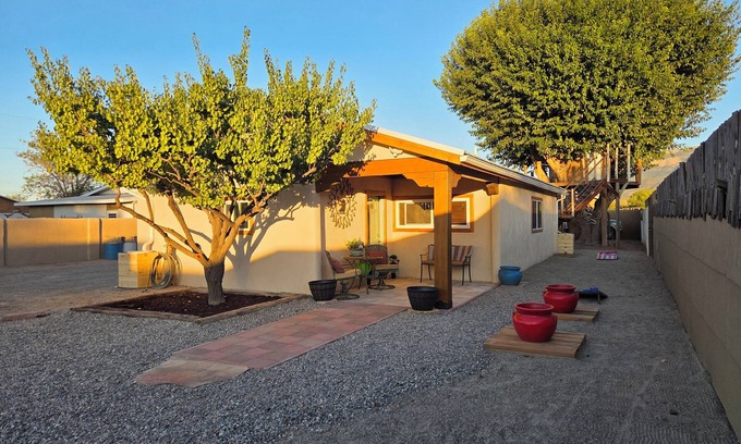 Bernalillo Other | Charming 2-bedroom farmhouse between Albuquerque and Santa Fe.