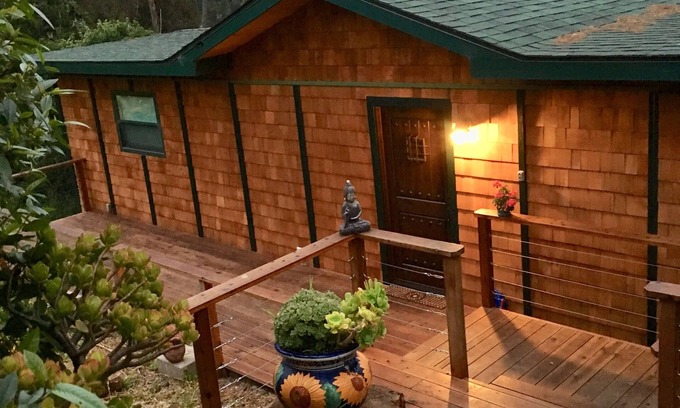 Happy Hill House | Charming 2 Bedroom Getaway for Monthly Rentals With Amazing Ocean Views
