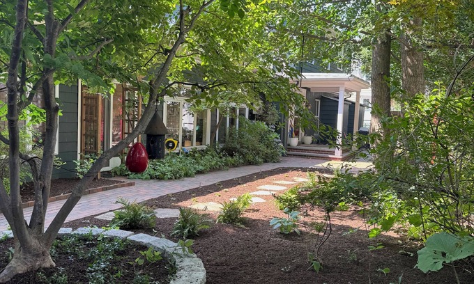 North Cambridge House | Charming 2-bedroom house with a hidden garden in lovely Cambridge.