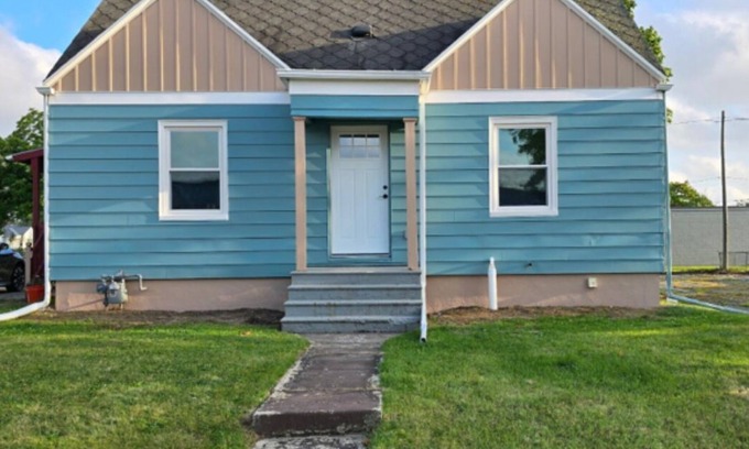 Saint Joseph House | Charming 2-bedroom house in lovely St. Joseph with WiFi, AC