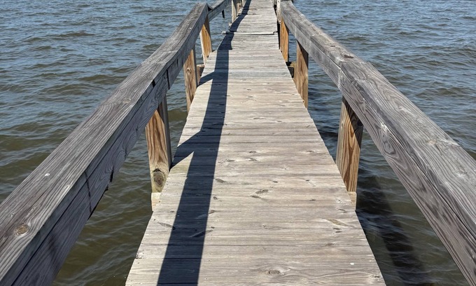 Summerton House | Charming 2-bedroom home- Lake Marion-North Santee with WiFi, AC