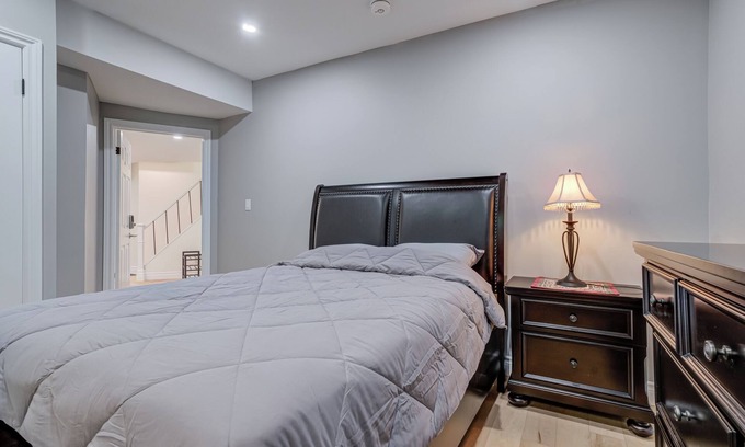 Hamilton Apartment | Charming 2-bedroom house basement apartment with AC in Hamilton