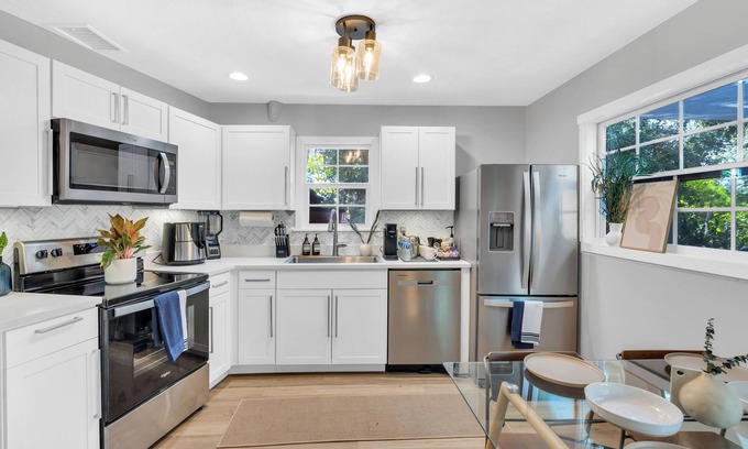 North Sarasota House | Charming 2-bedroom house in the heart of Sarasota