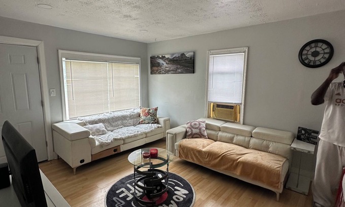 Detroit House | Charming 2-bedroom house with WiFi and AC in wonderful Detroit