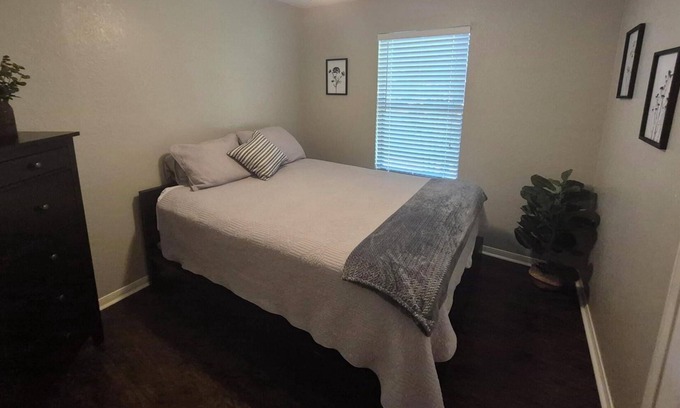Belton House | Charming 2-bedroom house in serene Belton
