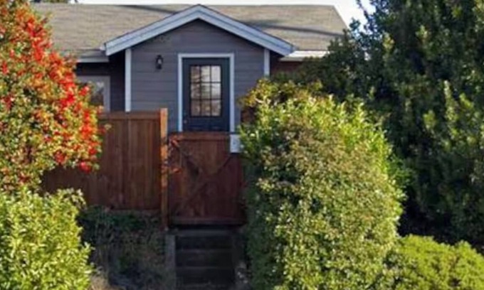 North End House | Charming 2-bedroom house with WiFi and AC in welcoming Tacoma