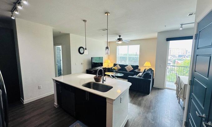 Braeswood Place House | Charming 2-bedroom in Houston Medical Center Next to NRG Stadium