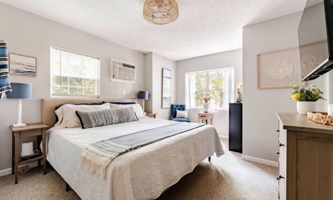 Sylacauga House | Charming 2-bedroom lake cottage with kayaks