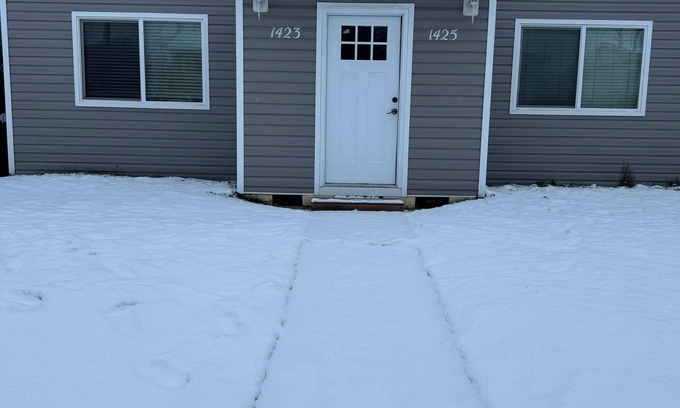 Fairbanks House | Charming 2-bedroom townhome in lovely Fairbanks with WiFi
