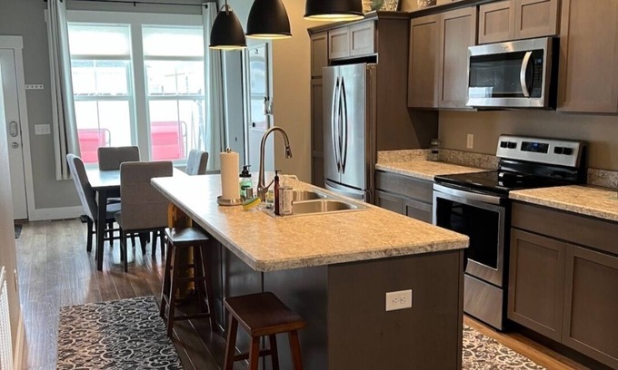 Billings House | Charming 2-bedroom townhome with WiFi, AC/Heat in delightful Billings