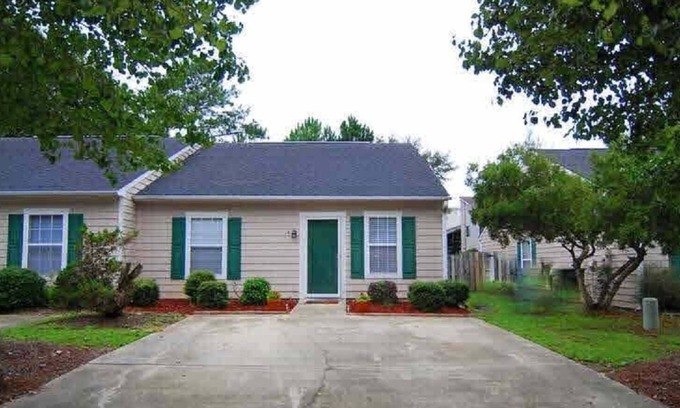 Harbison House | Charming 2-bedroom townhome close to Prisma Parkridge and State Forest