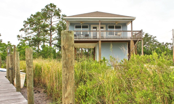 Shoreline Park House | Charming 2-bedroom house on the water in lovely Bay St. Louis