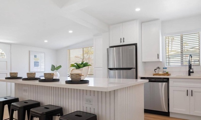 Solana Beach House | Charming 2-bedroom house in delightful Solana Beach with AC, WiFi.
