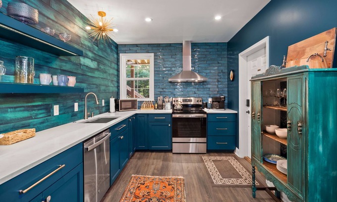 Summerville Cottage | Charming 2-bedroom cottage within walking distance of Downtown Summerville!