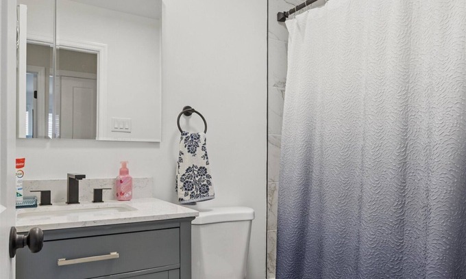 Ventnor City House | Charming 2-bedroom house in lovely Ventnor Heights-Near the beach and AC!