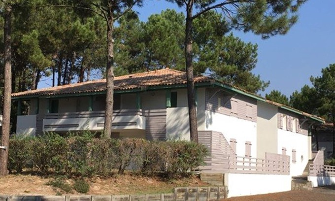 Moliets-et-Maa Apartment | Charming 2-BR Cabin Apt for 6 with Pool Access in Moliets