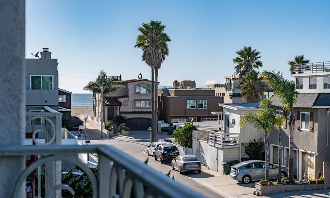 Silver Strand House | Charming 2 story 2,400 square feet, 4 Bedroom Beach Villa Silver Strand Beach