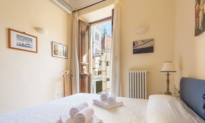 Duomo Apartment | CHARMING 2BED APARTMENT overlooking DUOMO - hosted by Sweetstay