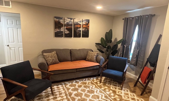 Springfield House | Charming 2BR Home in Springfield with AC near Fairgrounds & Hospital