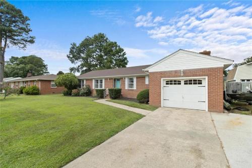 Portsmouth House | Charming 3-Bed Brick Home with Sunroom & Fireplace