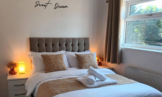Stonnall House | Charming 3-Bed House in Birmingham near nec & hs2