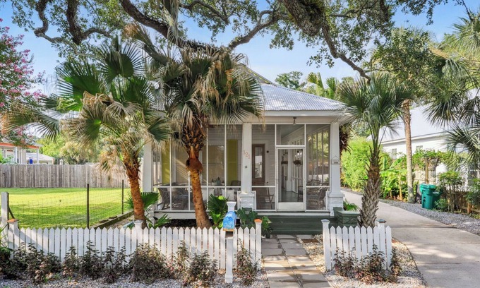 Bay St Louis Cottage | Charming 3-bedroom historic cottage in Bay Saint Louis with public beach access