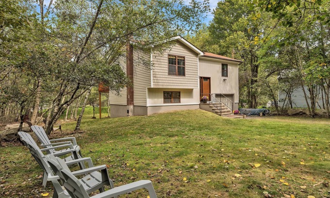 Albrightsville House | Charming 3-bedroom house, close to slopes, with sauna/fitness room