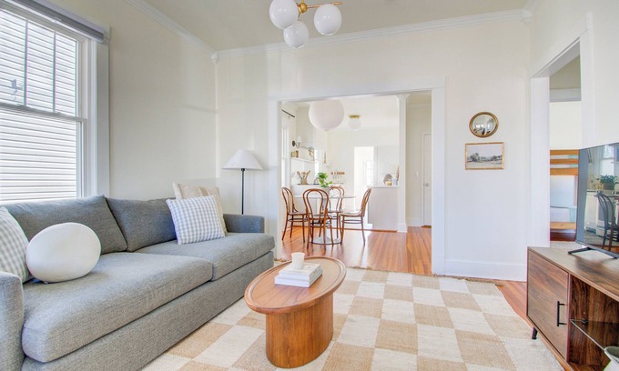 Fredericksburg House | Charming 3-bedroom bungalow with AC, fitness room, WiFi in Fredericksburg