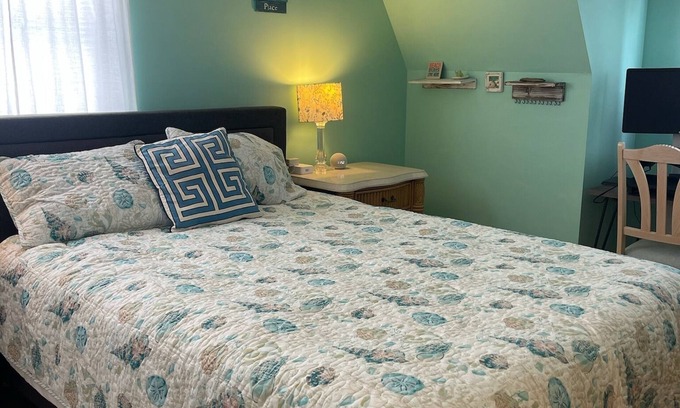 Villas Cottage | Charming 3-bedroom cottage with WiFi, AC in peaceful Lower Township
