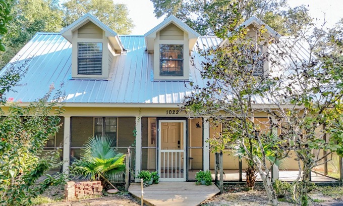 Pass Christian Cottage | Charming 3-bedroom cottage with WiFi and AC in welcoming Pass Christian