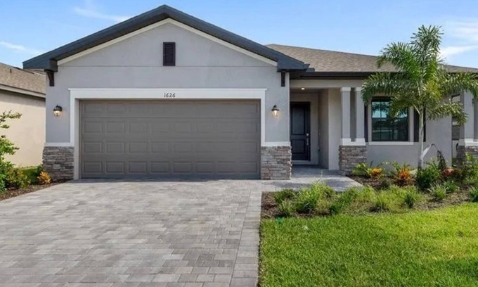 Port Charlotte House | Charming 3-bedroom 3 bth house with fitness room and pool nBiscayne Landing