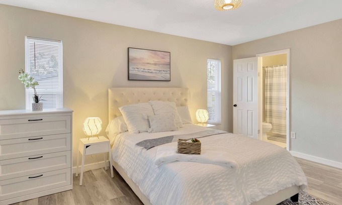 Tarpon Springs House | Charming 3 Bedroom Home Sunset Beach