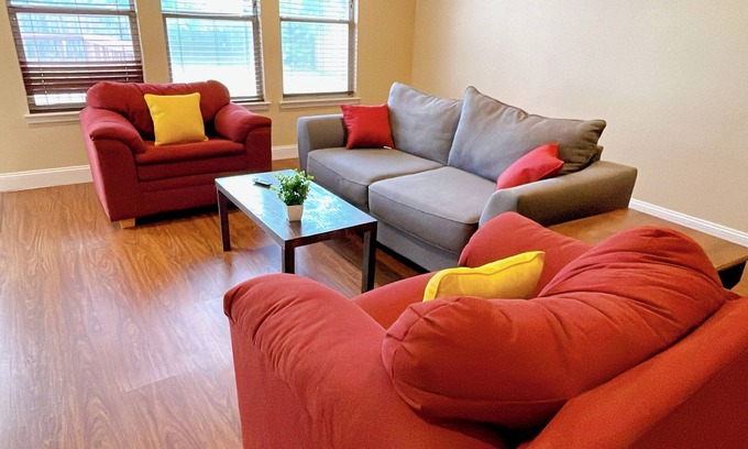 South Arlington House | Charming 3-bedroom house in Grand Prairie with WiFi and AC