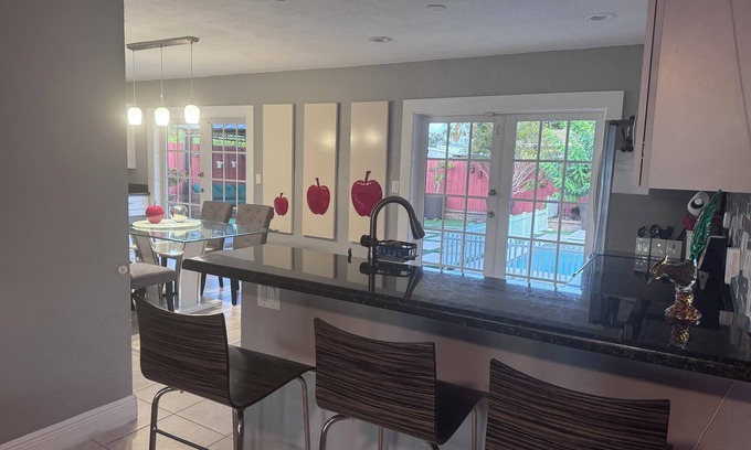 Pompano Beach House | Charming 3-bedroom house pool house with WiFi, AC in Pompano Beach