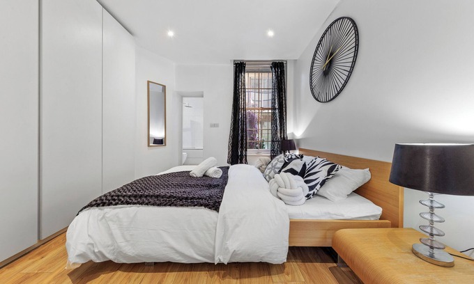 London City Centre Apartment | Charming 3 Bedroom Apartment in a delightful London location with excellent WIFI