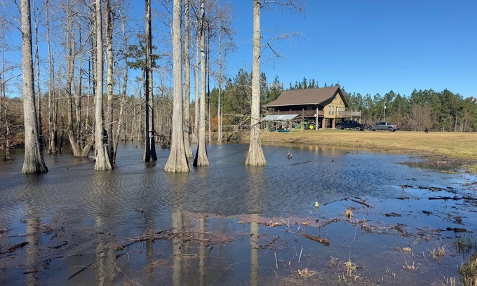 Lucedale Cabin | Charming 3-bedroom cabin with WiFi, AC on Escatawpa River in Lucedale MS