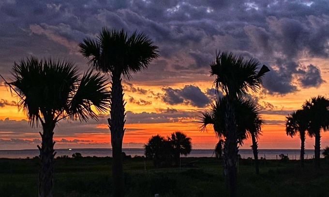 East End Condo | Charming 3 Bedroom condo centrally located on the island with nice Gulf views!