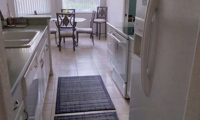 Venice Condo | Charming 3-bedroom condo in gated community with WiFi, AC in brilliant Venice.