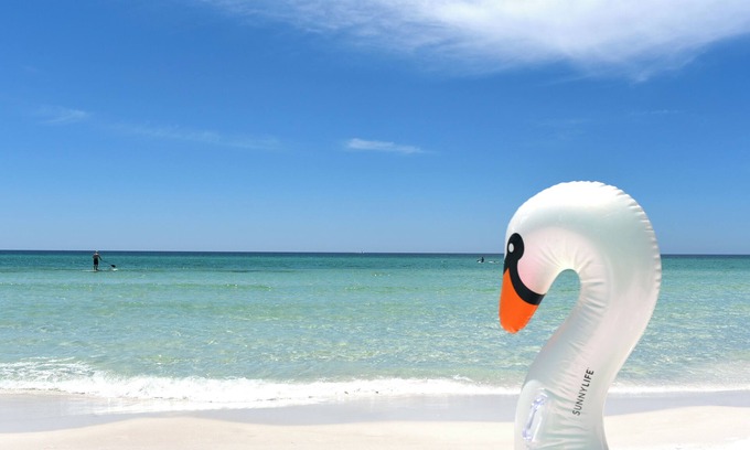 Crystal Shores Cottage | Charming 3-bedroom cottage in fantastic Destin Beach and Pool