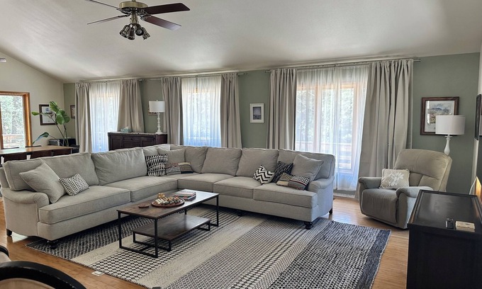 Cloudcroft House | Charming 3-bedroom house in tranquil Cloudcroft with WiFi