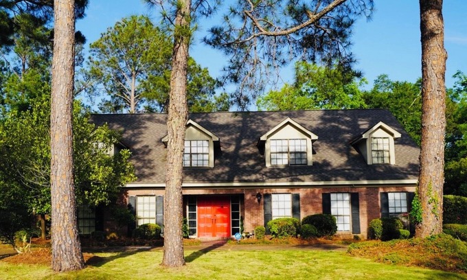 Gunter Afs House | Charming 3-bedroom house with pool, office in Montgomery