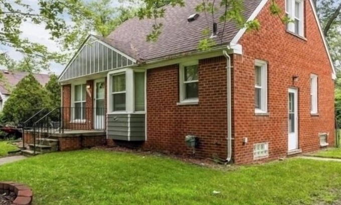 Southfield House | Charming 3-bedroom house with WiFi in welcoming Southfield