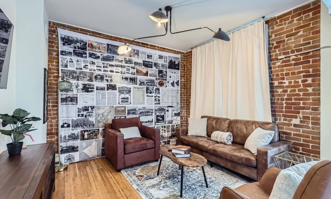 Curtis Park House | Charming 3-bedroom historic duplex in Downtown Denver - Walking to shops & food