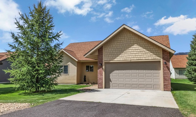 Donnelly House | Charming 3-bedroom home, 5 min from Tamarack Resort
