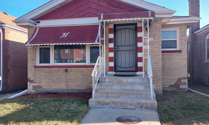 Calumet Heights House | Charming 3-bedroom house with AC and WiFi in phenomenal Chicago