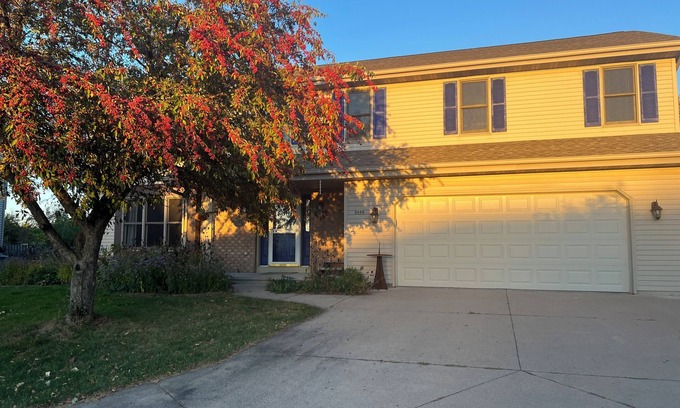 Oshkosh House | Charming 3-bedroom house with WiFi and AC in Oshkosh close to EAA