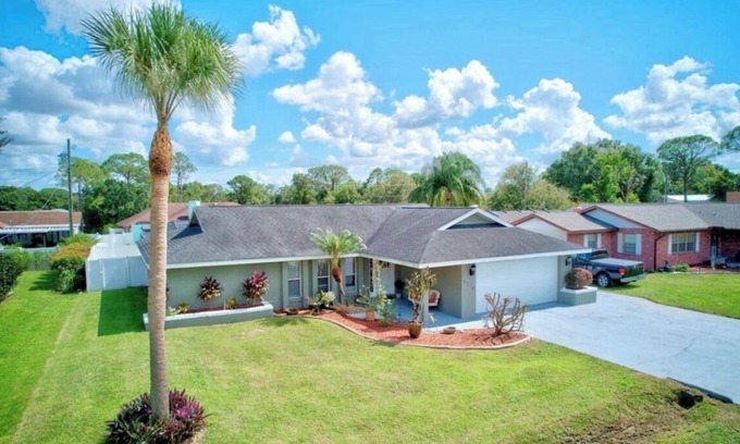 Sebring House | Charming 3-bedroom house with AC and WiFi in phenomenal Sebring