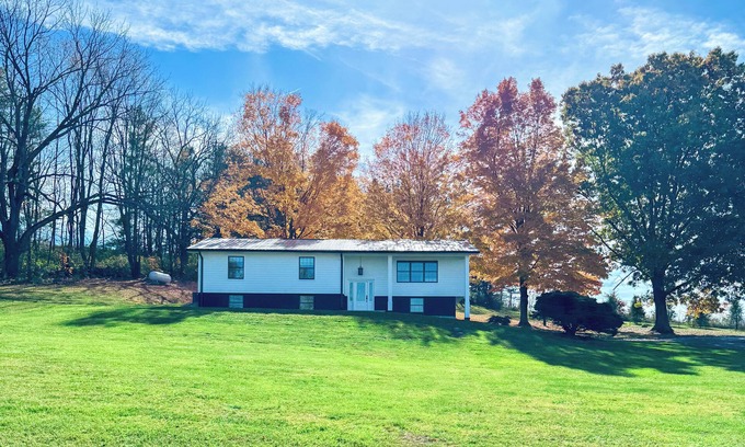 Logan House | Charming 3-bedroom house with AC and WiFi in the Hocking Hills