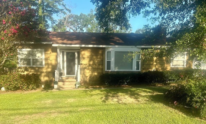 McComb House | Charming 3-bedroom house with Spacious Backyard! Located in the hub of the city.