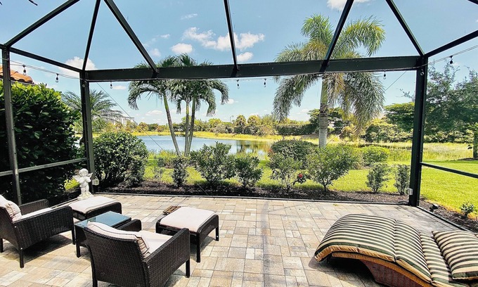 Naples House | Charming 3-bedroom House with Resort Style Amenities in Naples
